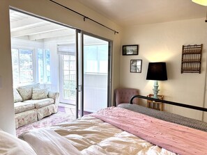 4 bedrooms, desk, iron/ironing board, free WiFi - Charming Historic Lompoc Home.  Central Coast Wine Country, Pet Friendly (Lompoc)