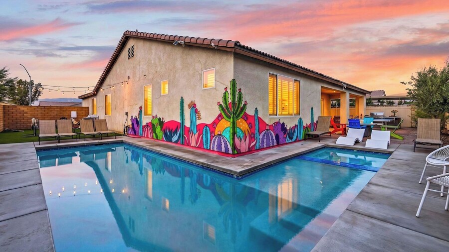 Kaleidoscope by Avantstay Colorful Escape + Pool