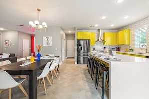 House (4 Bedrooms) | Interior - Kaleidoscope by Avantstay Colorful Escape + Pool (Indio)
