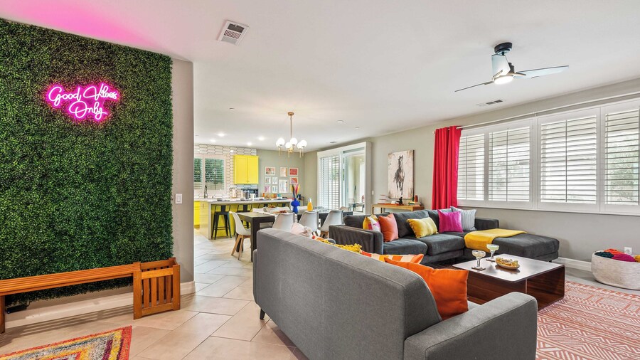 Kaleidoscope by Avantstay Colorful Escape + Pool