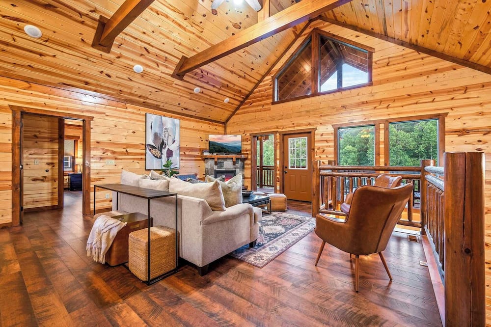 Smokeys Paradise by Avantstay Sleeps 22 + Pool - Devils Den, TN