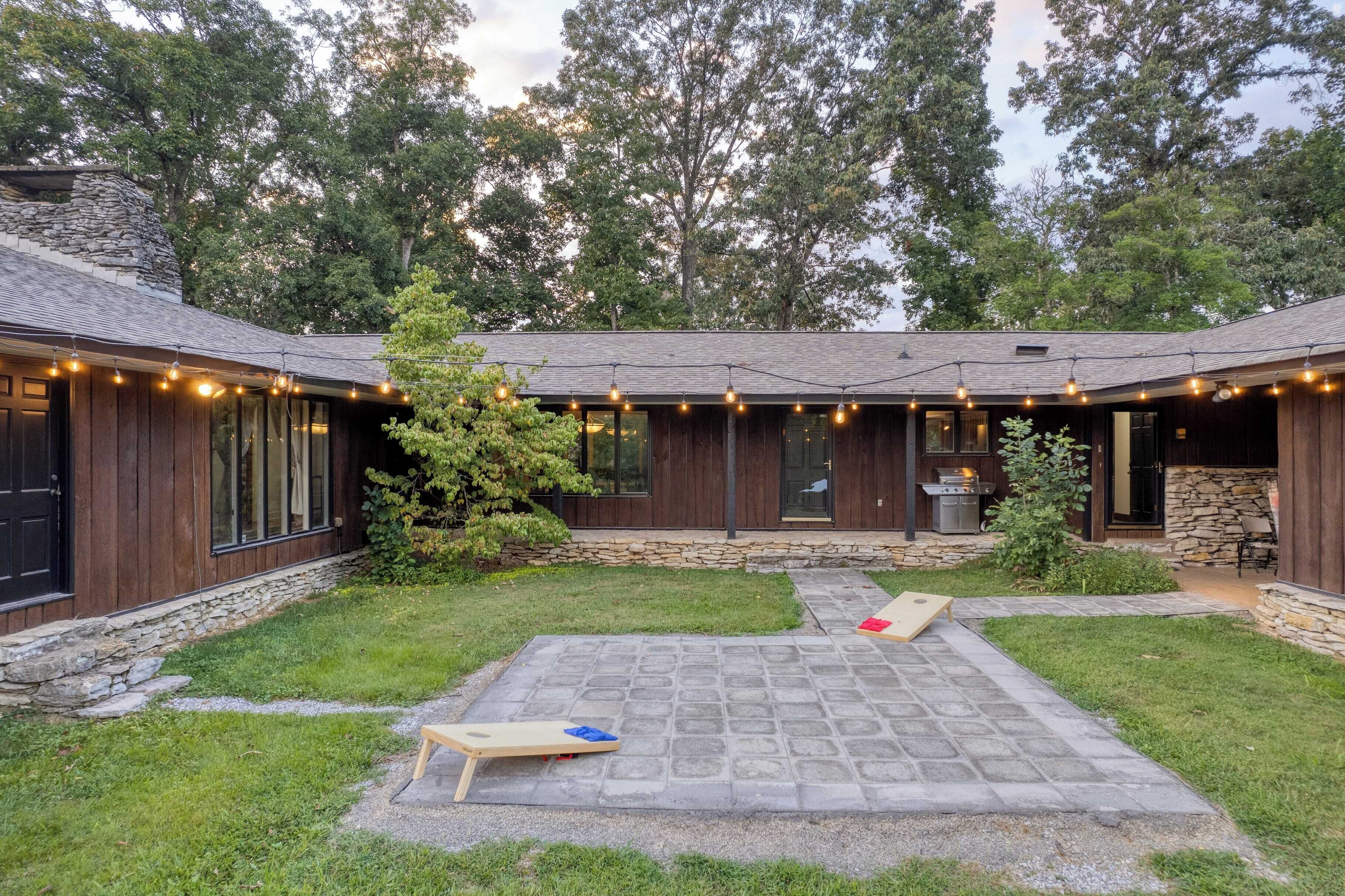 House (5 Bedrooms) | Interior