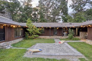 Interior - Amber Lodge by Avantstay Pool, Firepit, Sauna (New Market)