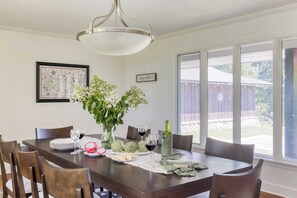 House (5 Bedrooms) | Interior