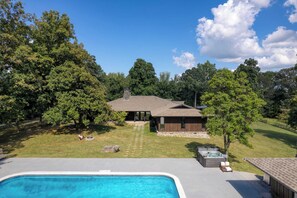 Front of property - Amber Lodge by Avantstay Pool, Firepit, Sauna (New Market)