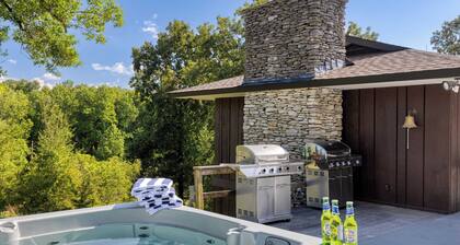 Amber Refresh by Avantstay Pool and Hot Tub