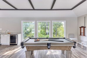 House (5 Bedrooms) | Interior - Amber Refresh by Avantstay Pool and Hot Tub (New Market)