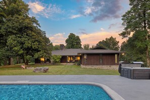 House (5 Bedrooms) | Interior - Amber Refresh by Avantstay Pool and Hot Tub (New Market)