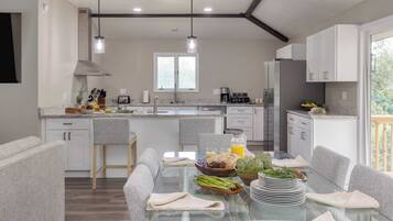 House (5 Bedrooms) | Interior