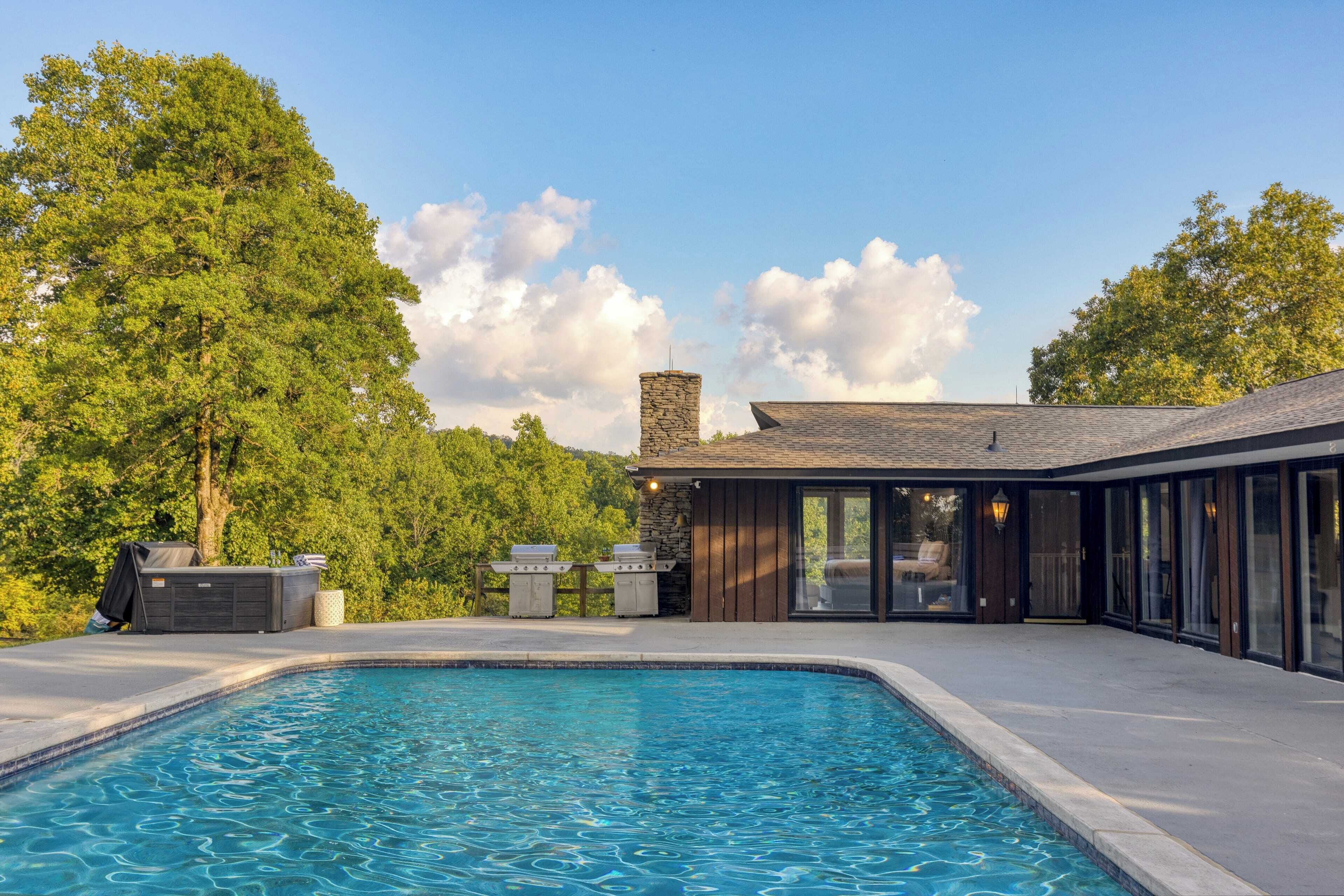 House (5 Bedrooms) | Front of property