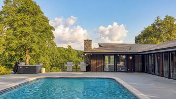 House (5 Bedrooms) | Front of property