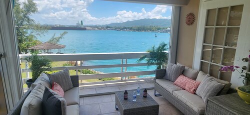 Paradise on the Waterfront!