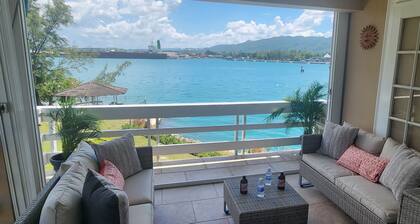 Paradise on the Waterfront!