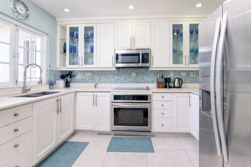 Paradise on the Waterfront!