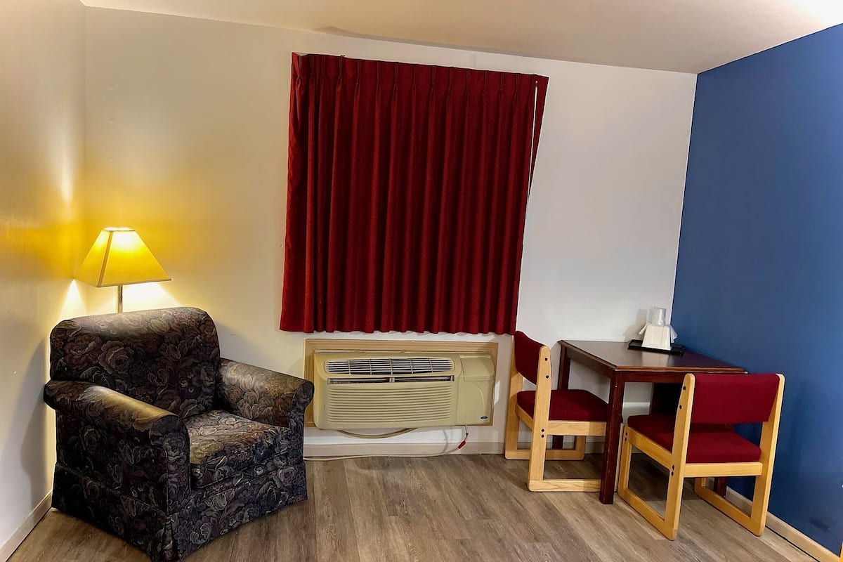 Basic Room | Desk, laptop workspace, blackout drapes, soundproofing