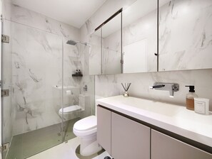 Shower, hair dryer, towels, soap - Brand New Luxe Apartment in Barranco! (Lima)