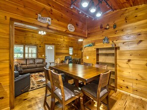 Dining - Rocky Top Dream! (Maggie Valley)