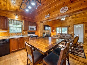 Interior - Rocky Top Dream! (Maggie Valley)