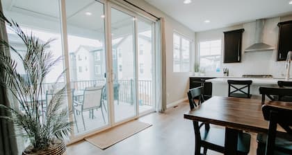 New Modern Stylish Oasis, Bright and Comfortable Home