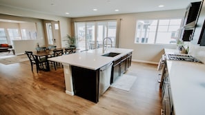 Fridge, microwave, oven, stovetop - New Modern Stylish Oasis, Bright and Comfortable Home (Parker)