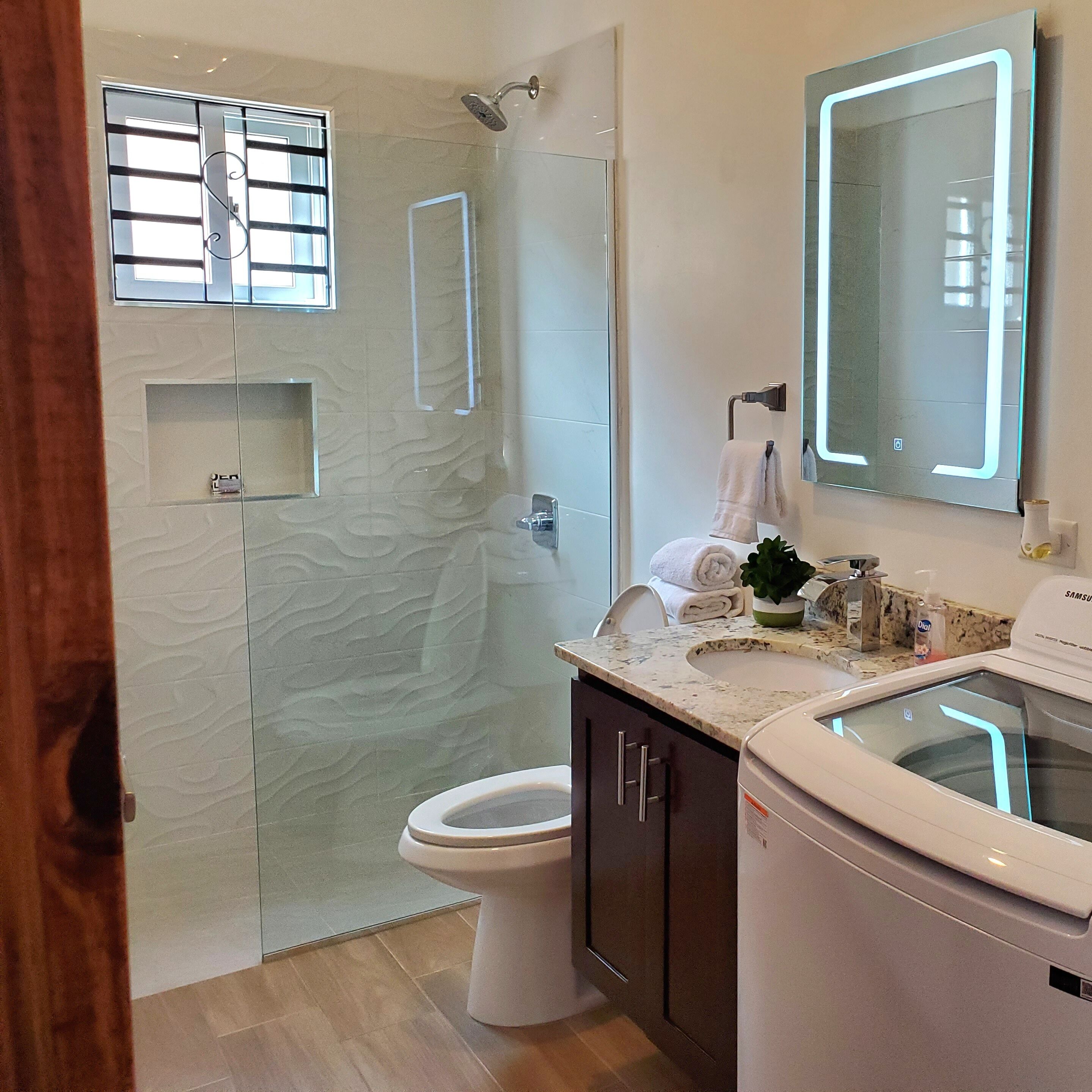 免費梳洗用品、風筒、提供毛巾、番梘