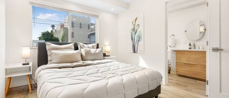 2 bedrooms, iron/ironing board, travel crib, free WiFi