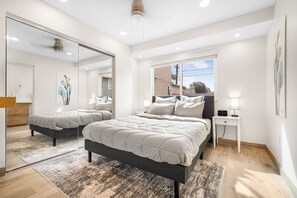 2 bedrooms, iron/ironing board, travel cot, free WiFi - Brand New Remodeled Luxury PB Home w/ Parking, AC (San Diego)