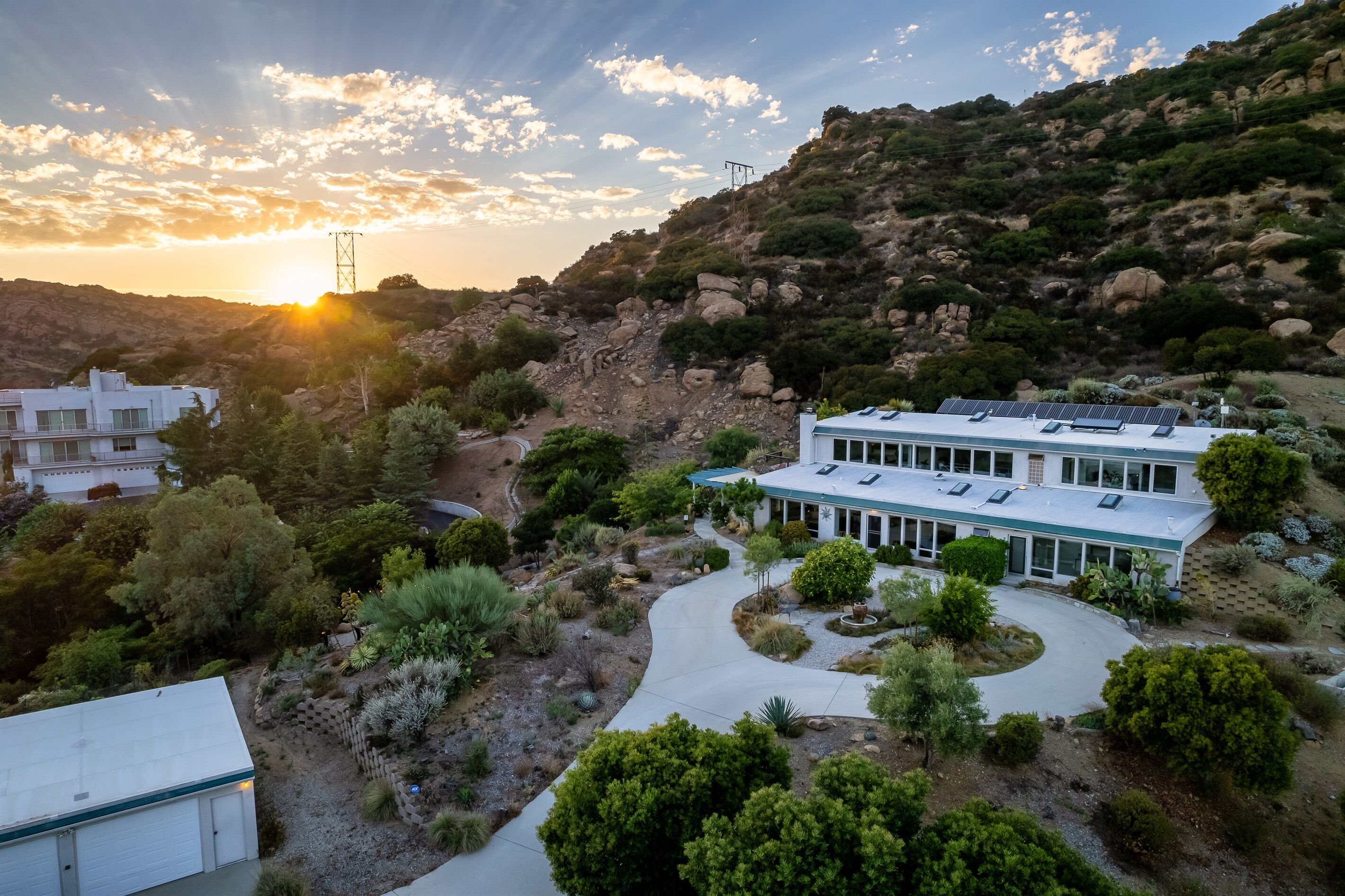 Luxury, Privacy, OMG Views @ Earthship Los Angeles