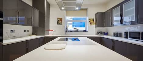 House | 5 bedrooms, Internet