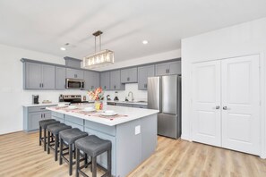 Microwave, oven, stovetop, dishwasher - Blue Dream Houston (Houston)