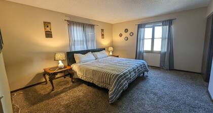 5 minutes away from Campus and Statefarm Stadium, 2min away from Willard Airport