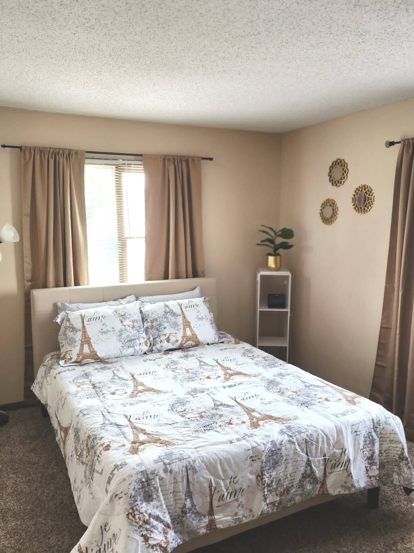 5 minutes away from Campus and Statefarm Stadium, 2min away from Willard Airport