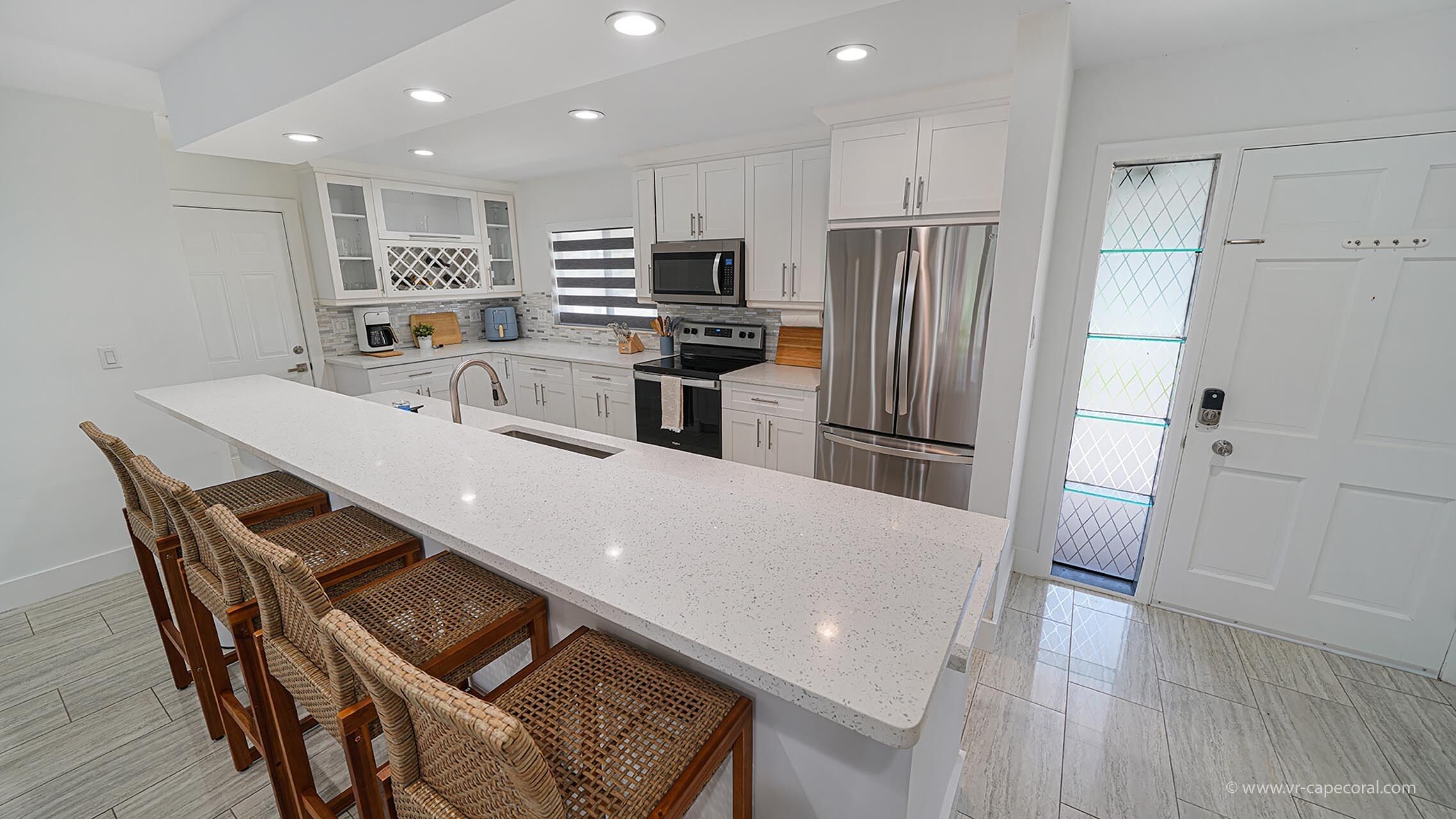 雪櫃、微波爐、焗爐、爐具