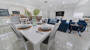 Dining - VRCC Villa Cape Escape (Cape Coral)