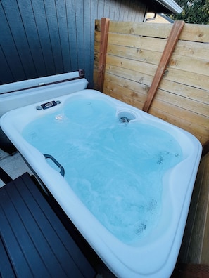 Tina de hidromasaje al aire libre