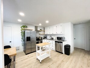 Fridge, microwave, oven, stovetop - Cozy Boho Inspired Duplex - with 4 person HOTUB! (Vancouver)