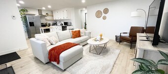 Cozy Boho Inspired Duplex - with 4 person HOTUB!