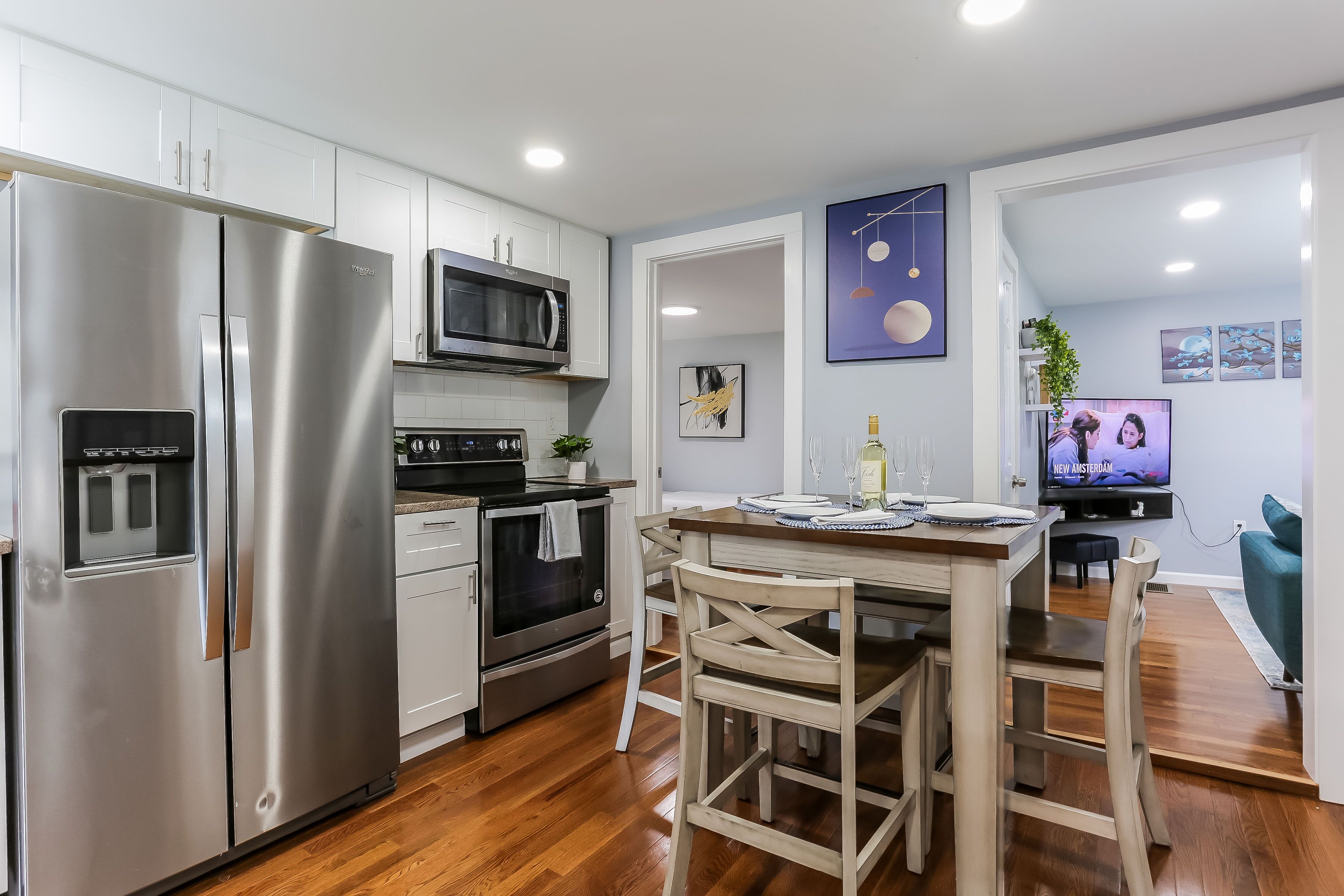 Coffee/tea maker, fridge, microwave, stovetop