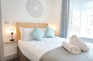4 bedrooms, free WiFi, bed sheets - Remarkable 4-bed House in Swansea (Swansea)