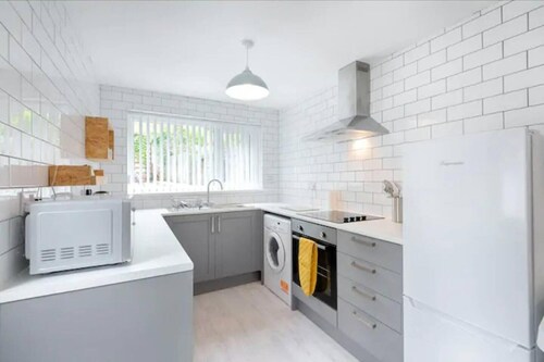 Remarkable 4-bed House in Swansea