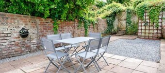 Remarkable 4-bed House in Swansea