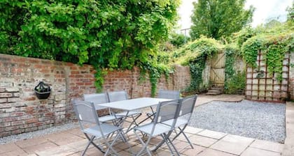 Remarkable 4-bed House in Swansea