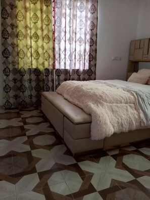 1 habitación, tabla de planchar con plancha y wifi 