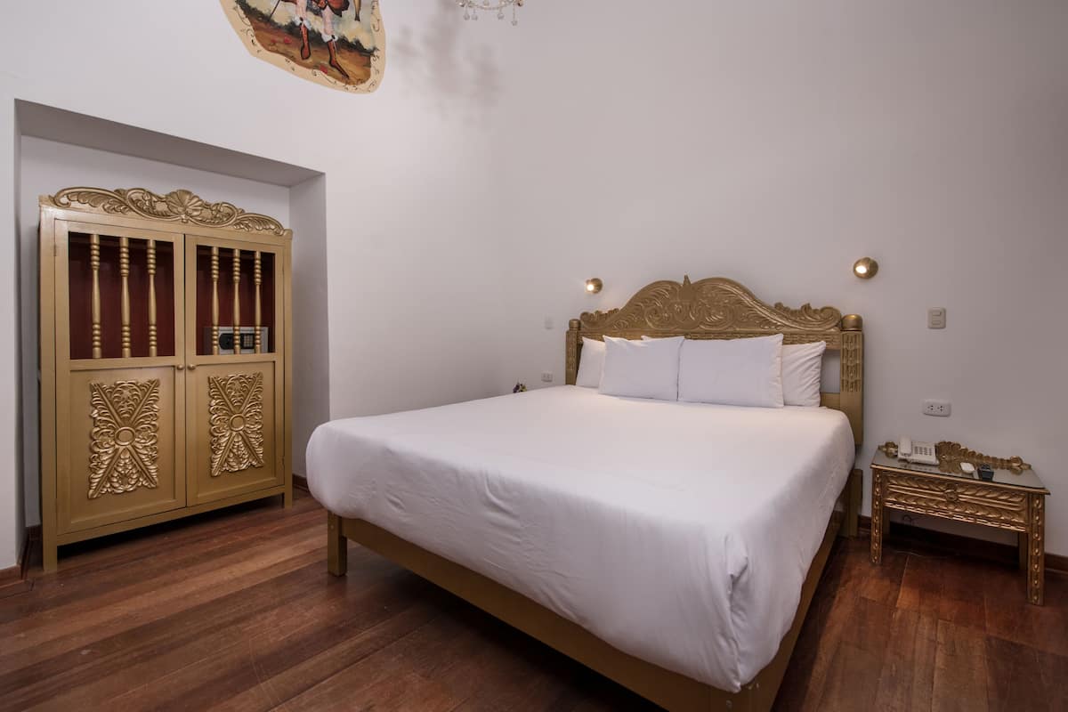 Deluxe Room | 1 bedroom, premium bedding, down comforters, memory foam beds