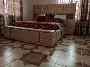 1 bedroom, WiFi - Modest and spacious room
 (Accra)