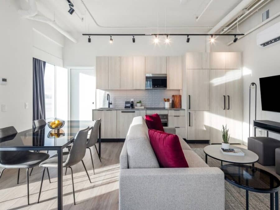 Waterfront One Bedroom Suite | In-room safe, blackout drapes, free WiFi, bed sheets