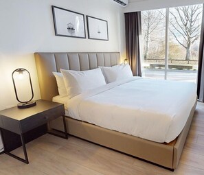 Suite, 1 habitación | Caja fuerte, cortinas opacas, wifi gratis y ropa de cama