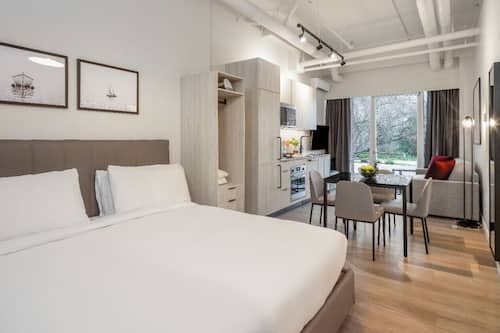 Studio Suite | Living area