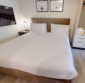 Studio Suite | 1 bedroom, in-room safe, blackout drapes, free WiFi