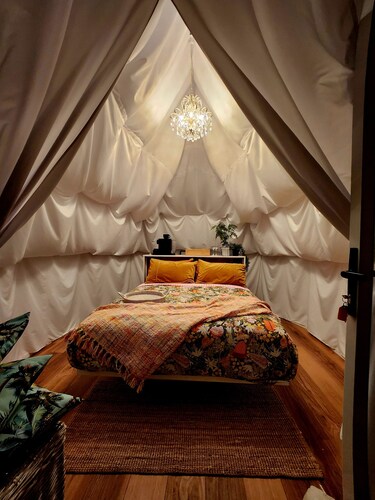 Unique off-grid luxury Pod with amazing mountain views.




ECO off-grid


